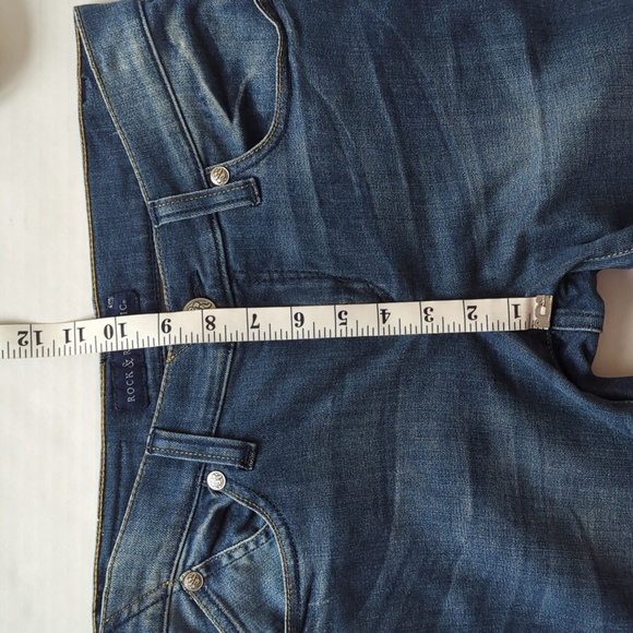 Rock & Republic Berlin Distressed Denim Jeans 8M Blue Pockets - Picture 11 of 16